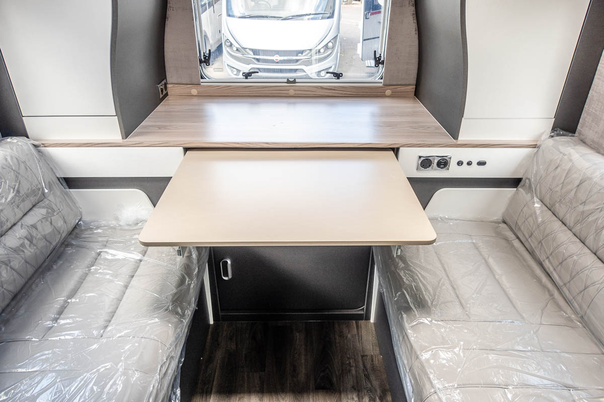 6EF142 21 2024 Swift Kontiki774 ZFA25000002Y34379