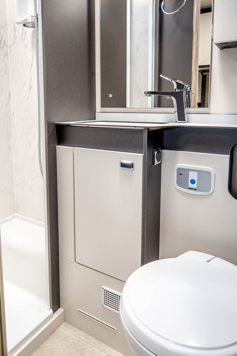 6EF142 25 2024 Swift Kontiki774 ZFA25000002Y34379