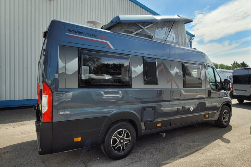 6FEE6E 02 Autotrail Adventure65 SMB08129