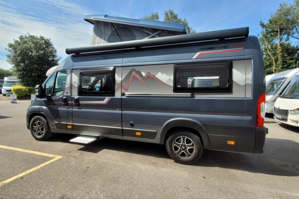 6FEE6E 03 Autotrail Adventure65 SMB08129