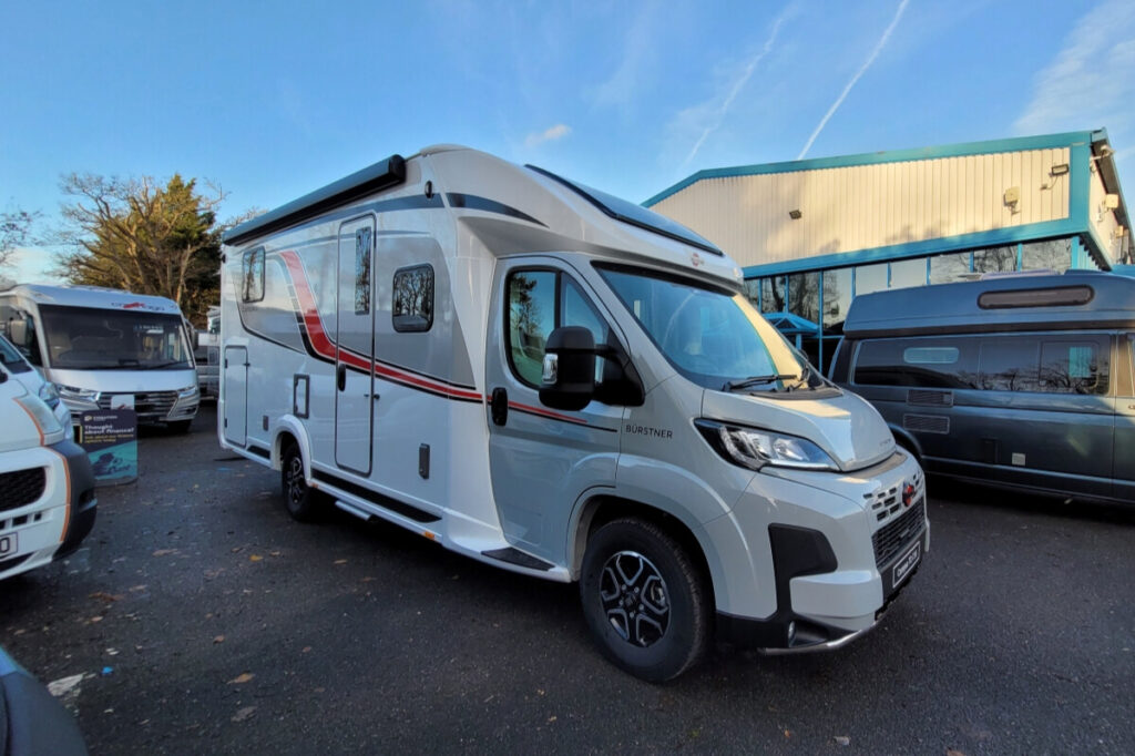 72FFF2 02 Burstner CampeoTD736 SMB28820