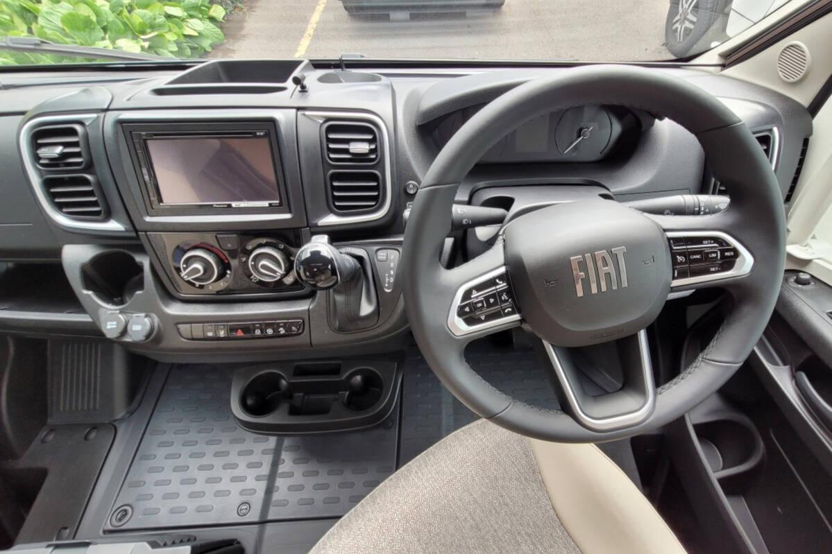 72FFFA 09 Burstner CampeoTD736 SMA94505