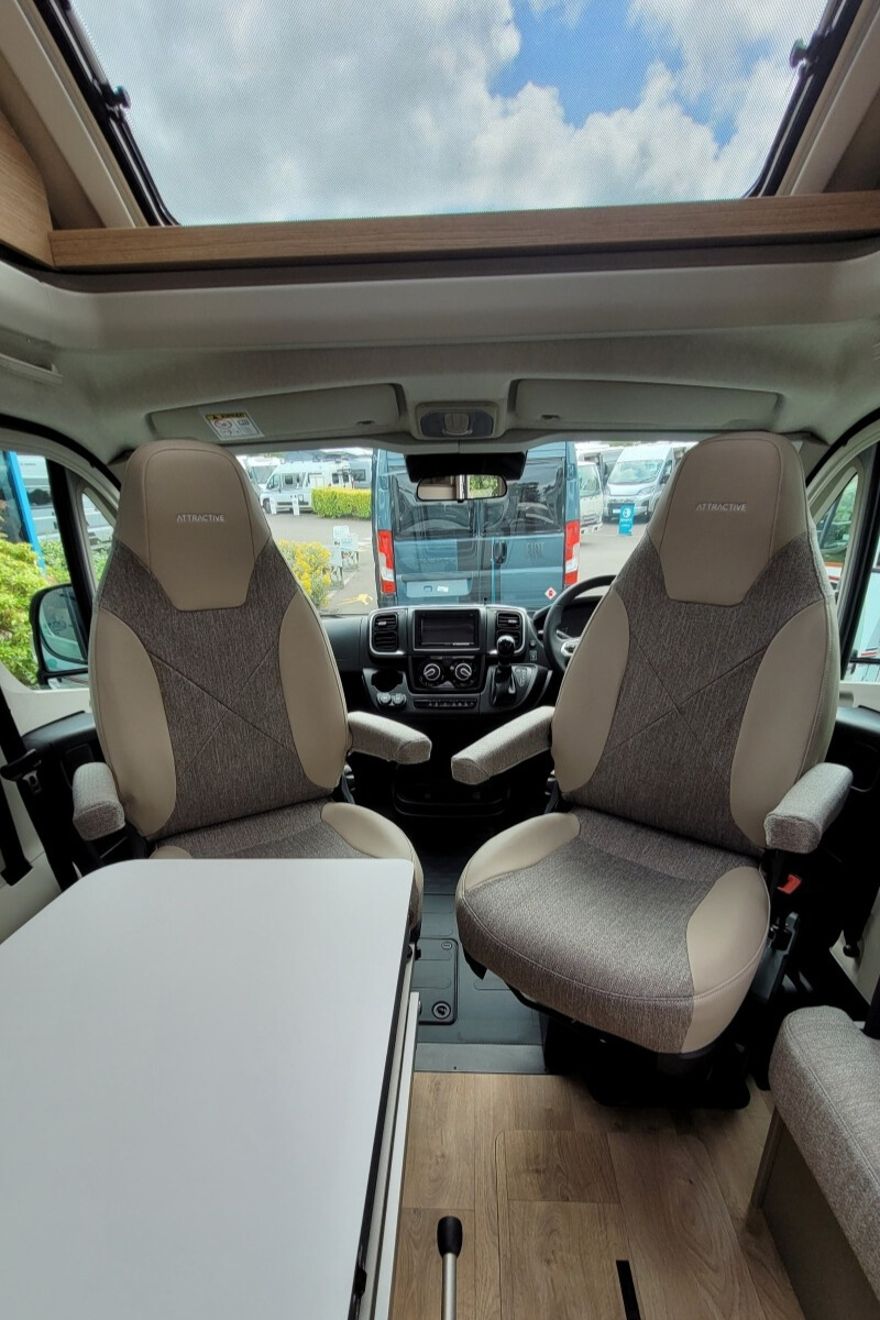 72FFFA 11 Burstner CampeoTD736 SMA94505