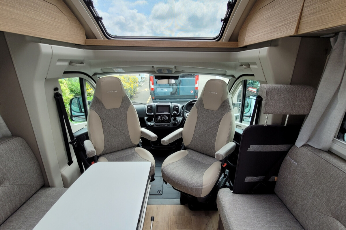 72FFFA 12 Burstner CampeoTD736 SMA94505