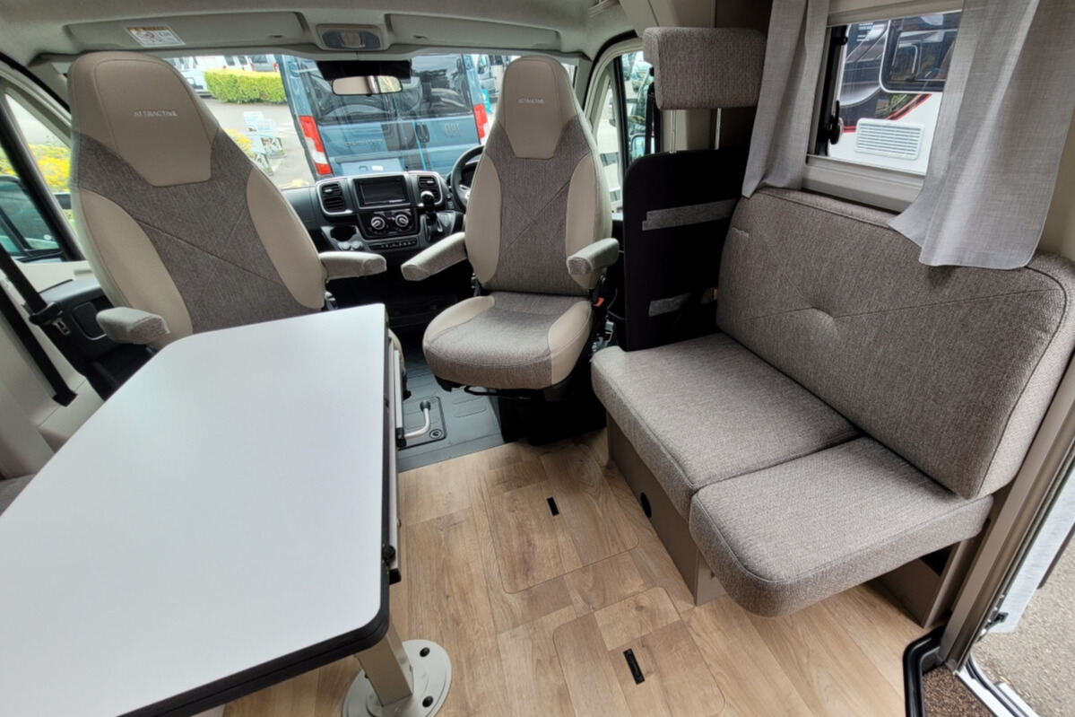 72FFFA 13 Burstner CampeoTD736 SMA94505