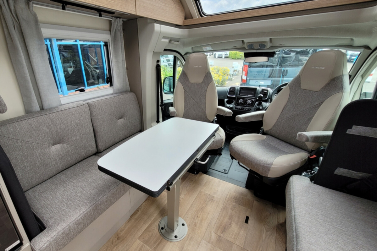 72FFFA 14 Burstner CampeoTD736 SMA94505