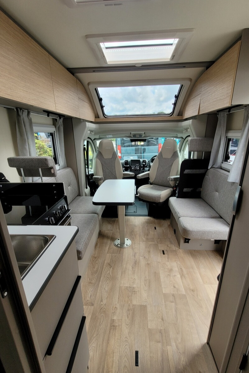 72FFFA 21 Burstner CampeoTD736 SMA94505