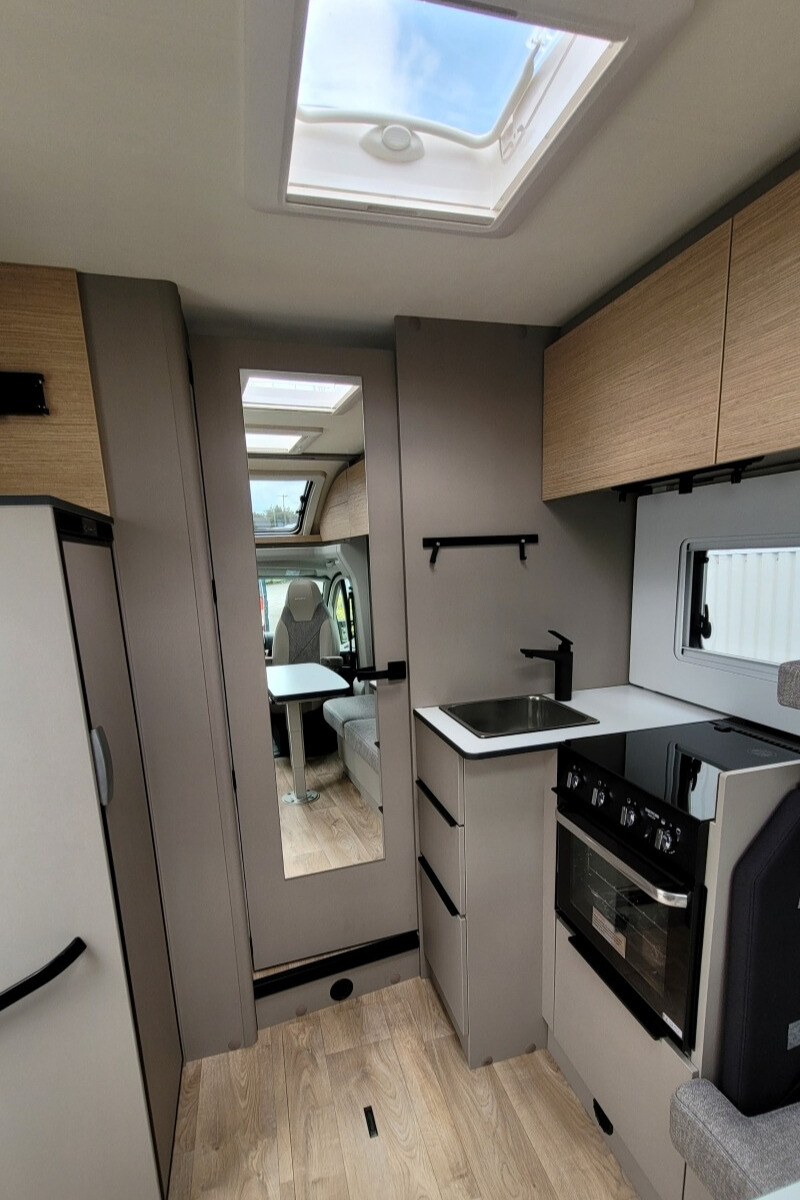 72FFFA 22 Burstner CampeoTD736 SMA94505