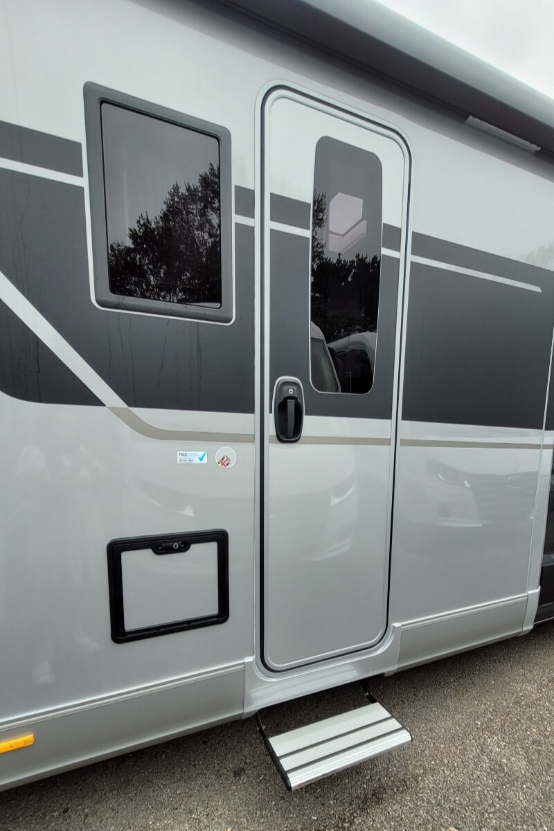 733302 08 Adria CompactMaxDL S9058201