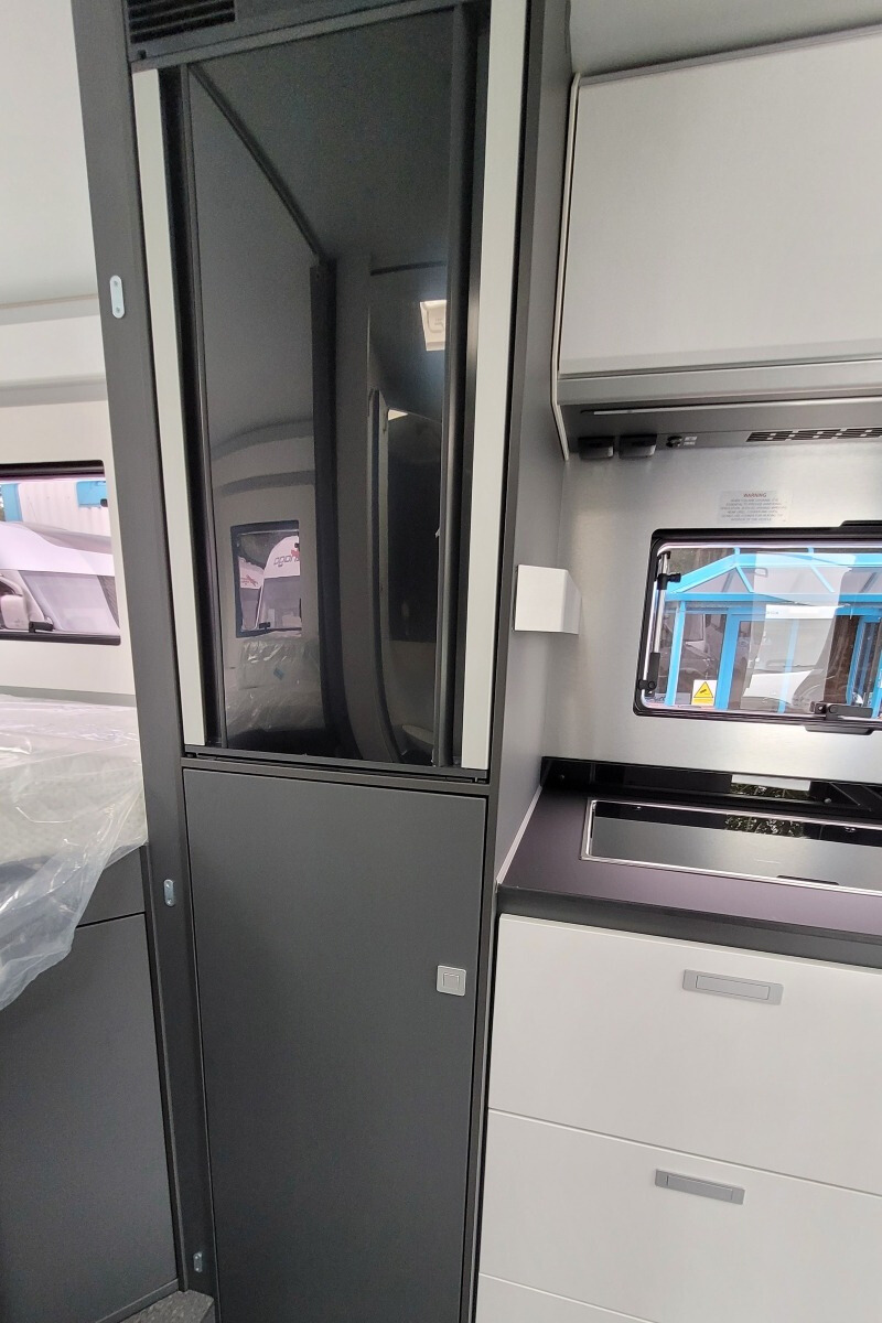 733302 26 Adria CompactMaxDL S9058201