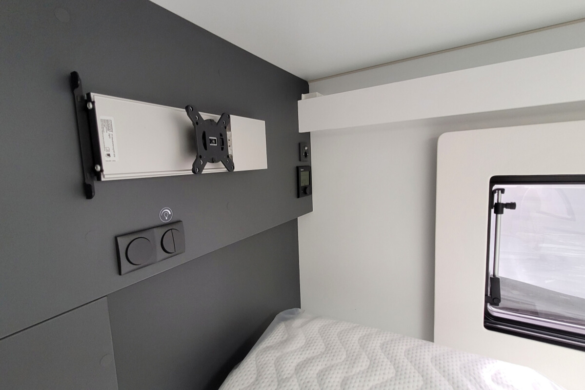 733302 32 Adria CompactMaxDL S9058201