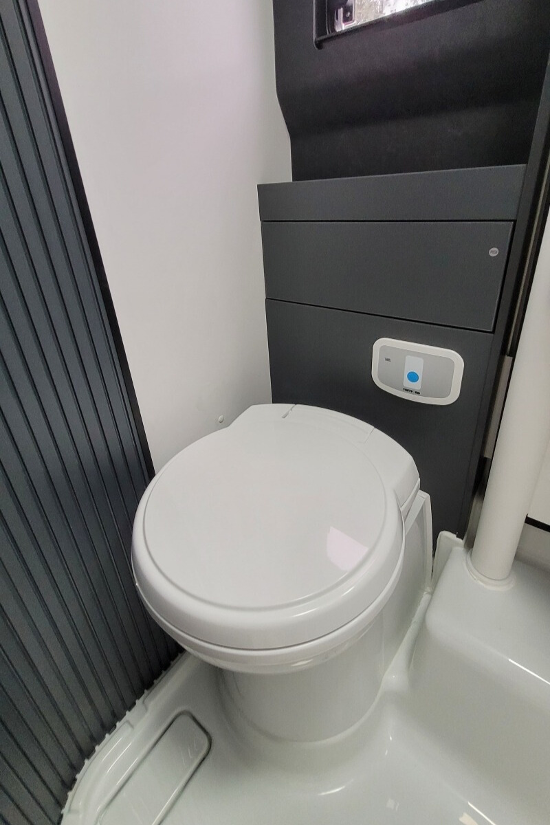 733302 36 Adria CompactMaxDL S9058201