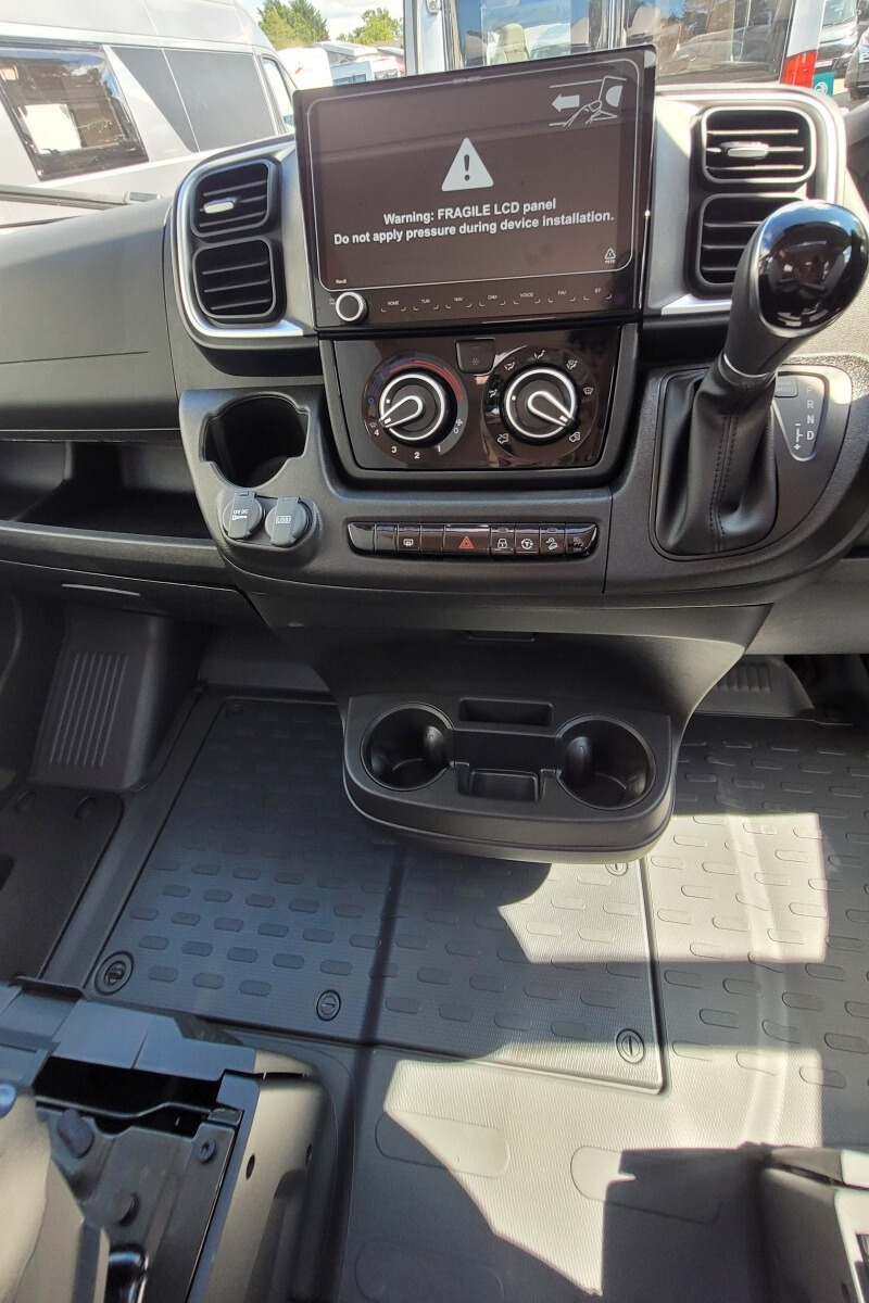 73CA7A 11 Adria Matrix670SL60th SMB08066