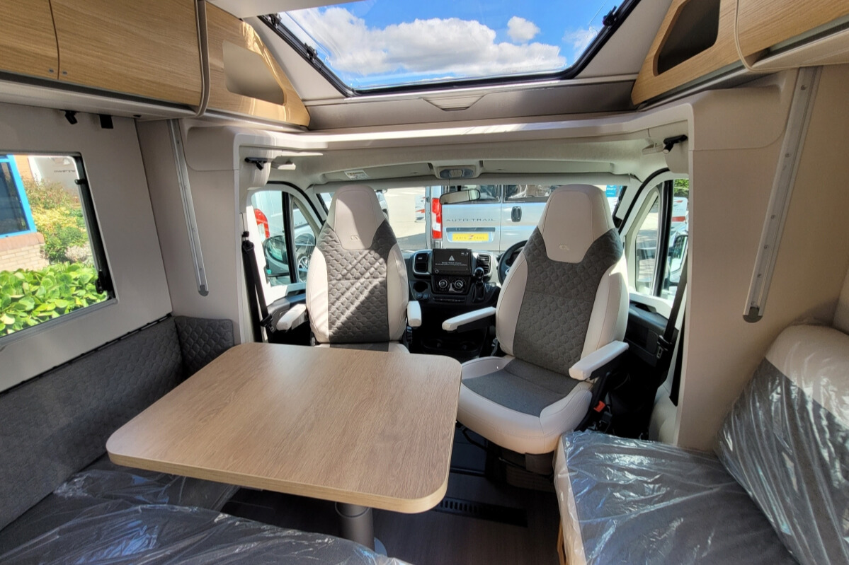 73CA7A 16 Adria Matrix670SL60th SMB08066