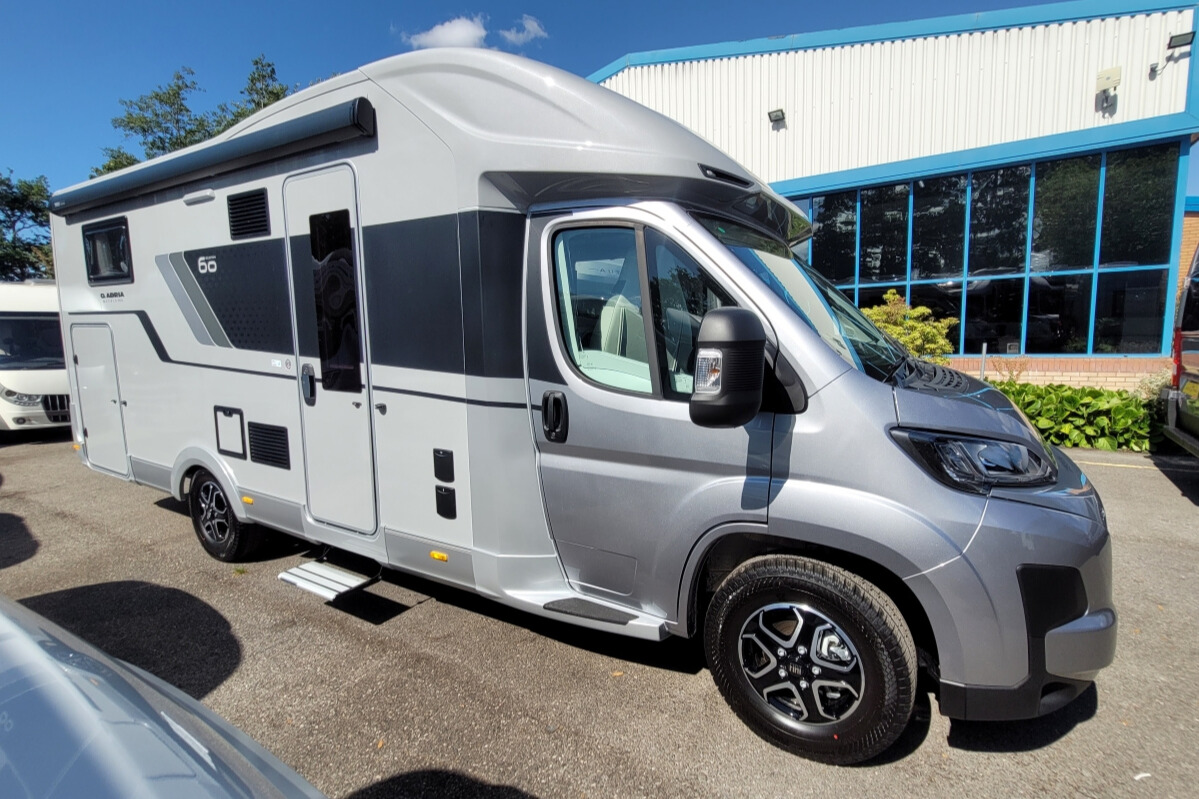 73CA7E 03 Adria Matrix670SL60th SMB08066