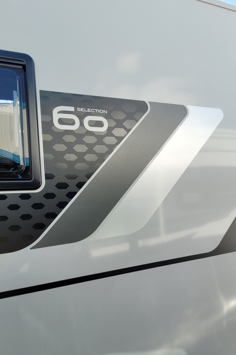 73CA7E 09 Adria Matrix670SL60th SMB08066