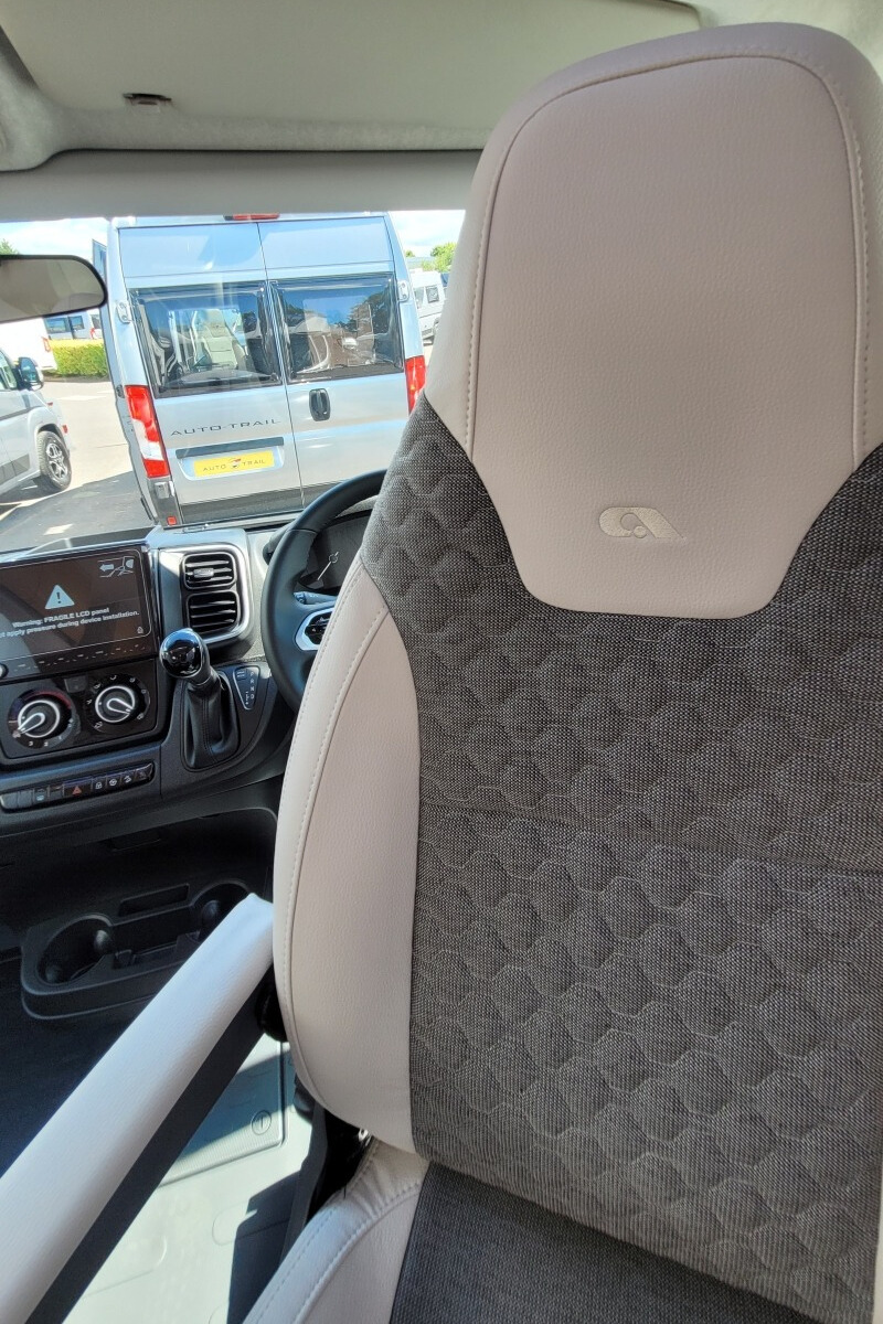 73CA7E 12 Adria Matrix670SL60th SMB08066