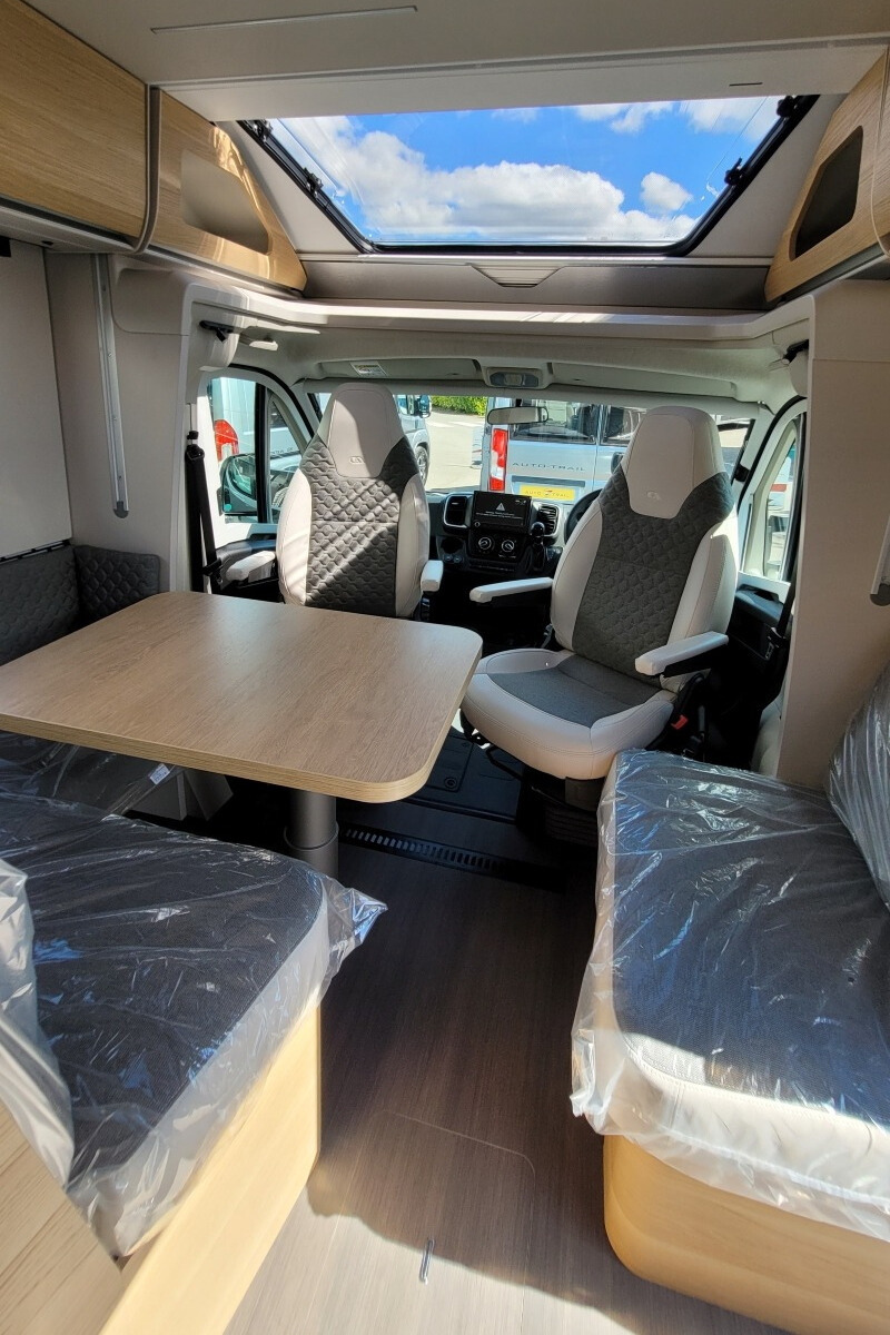 73CA7E 15 Adria Matrix670SL60th SMB08066