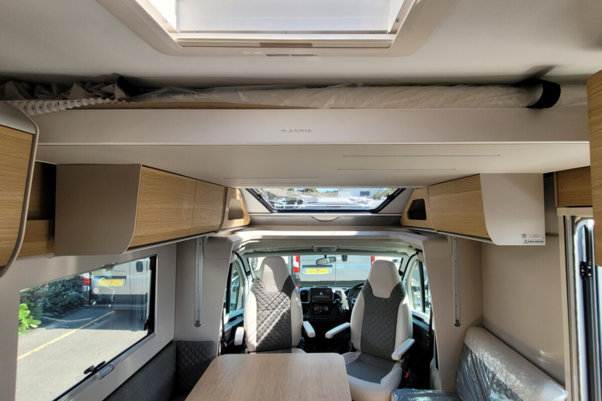 73CA7E 18 Adria Matrix670SL60th SMB08066