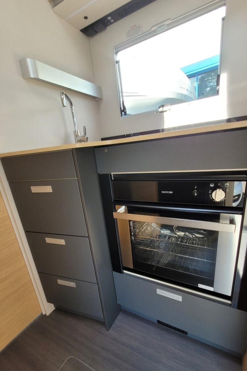 73CA7E 21 Adria Matrix670SL60th SMB08066