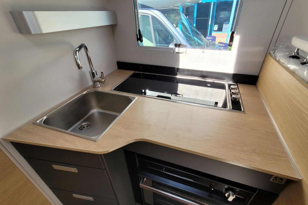 73CA7E 22 Adria Matrix670SL60th SMB08066