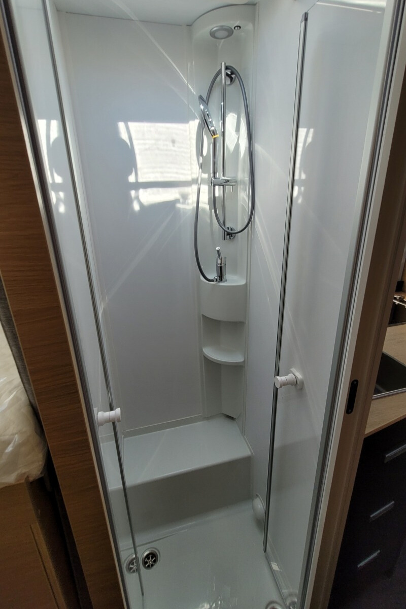 73CA7E 28 Adria Matrix670SL60th SMB08066