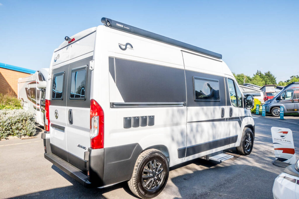 74D712 02 2025 MegaMobil MegaLounge540 VXEYLF8V4RMA40510