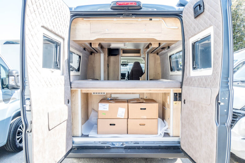 74D716 03 2025 MegaMobil Classic600lounge RG075116