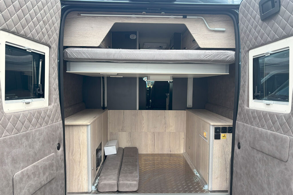 757F56 03 2025 Mega Mobil Classic 600 Hubbert 