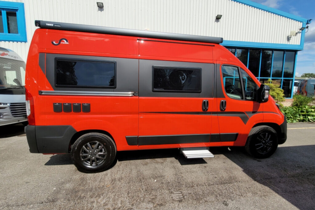 75987E 03 Megamobil Lounge540 RG079924