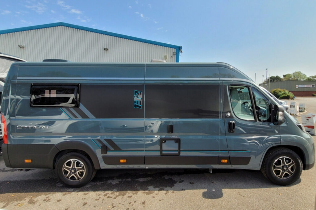 75AC42 02 Swift Carrera132 SMB05437