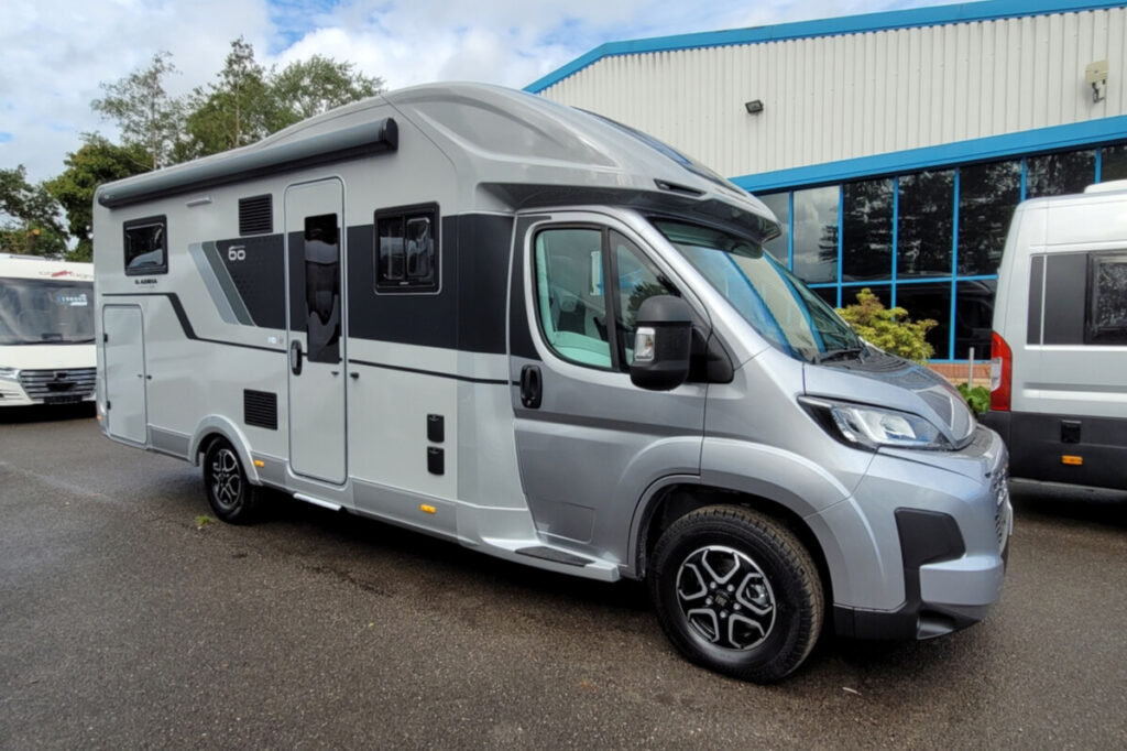 75FB26 02 Adria Coral670DL60th SMB46385