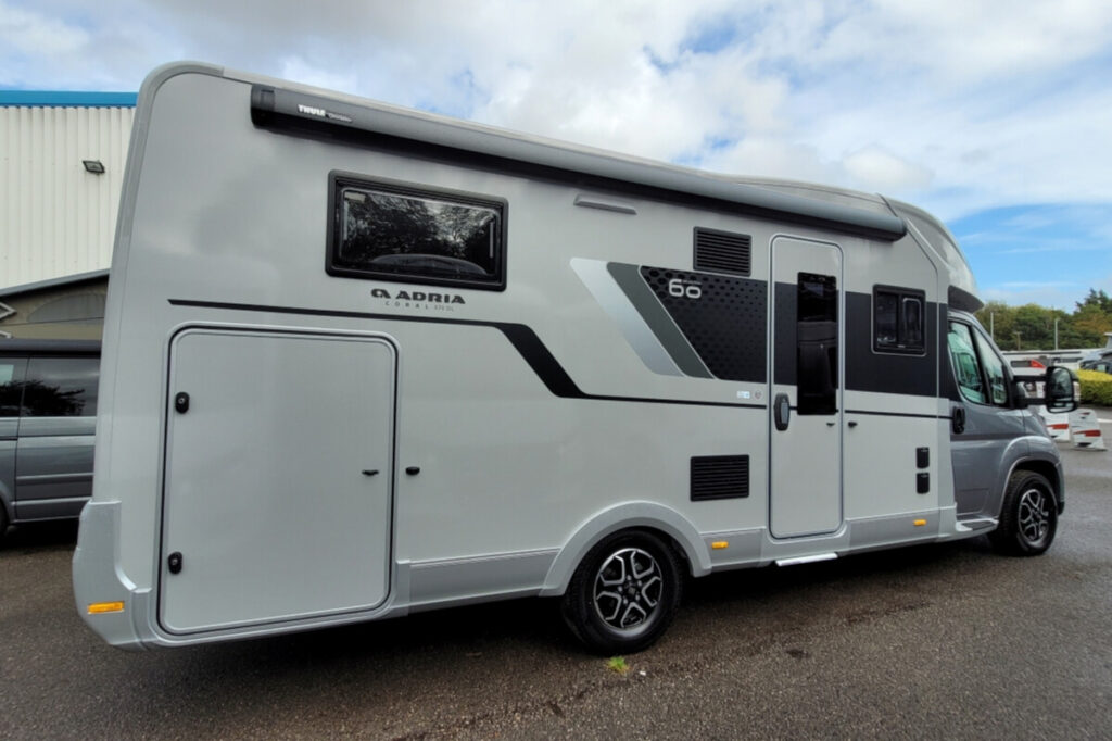 765BA2 03 Adria Coral670DL60th SMB46385