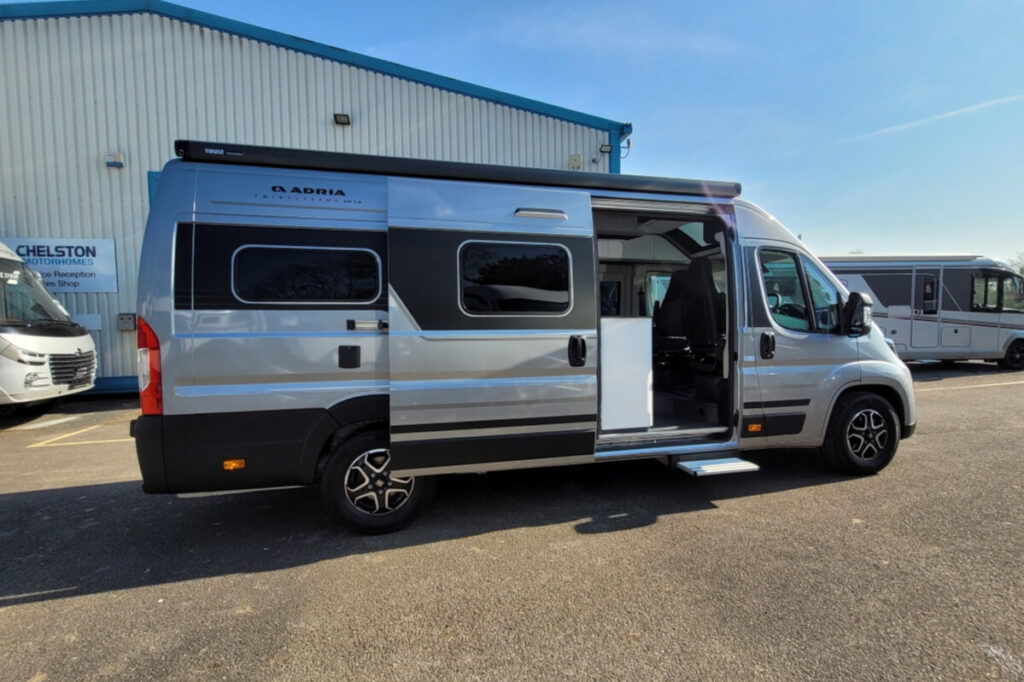 76B3F6 03 Adria TwinSupreme640SLB TMC44672