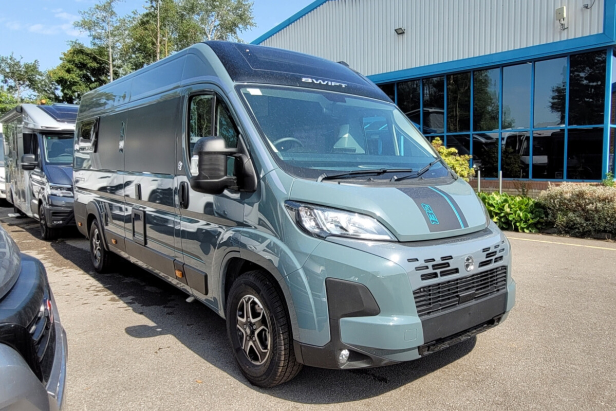 75AC42 01 Swift Carrera132 SMB05437