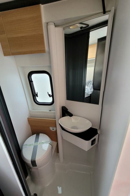 76B34E 27 Adria Twin640SGX 60thAnniversary SMC19584