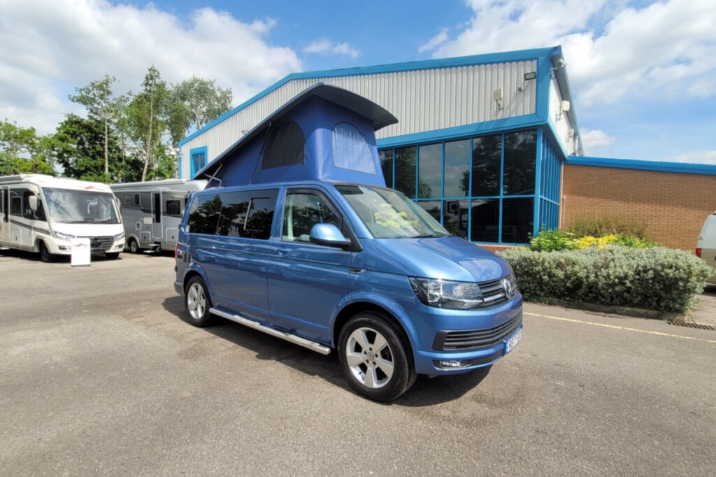 78017E 02 Volkswagen DirectCampers Carrick RE17FGP