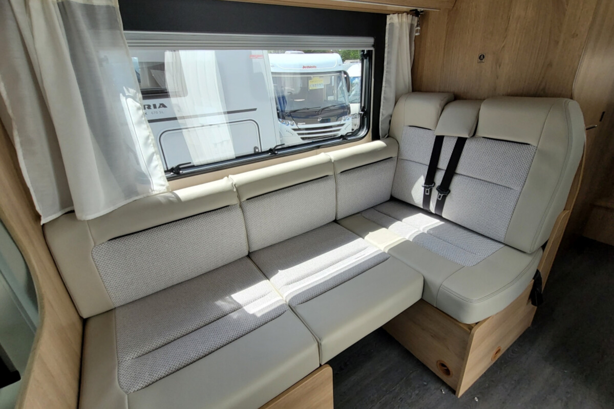 727096 15 Autotrail Imala736G R2Z65802