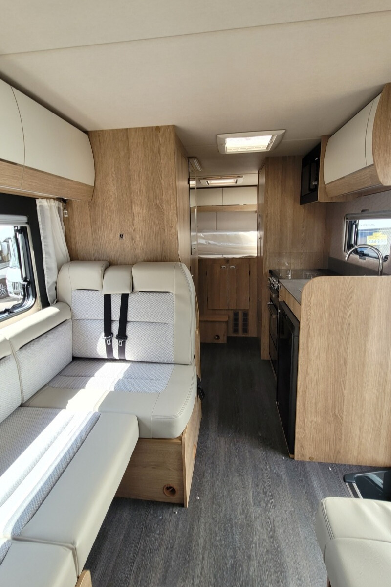 727096 21 Autotrail Imala736G R2Z65802