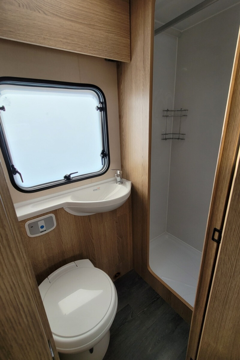 727096 30 Autotrail Imala736G R2Z65802