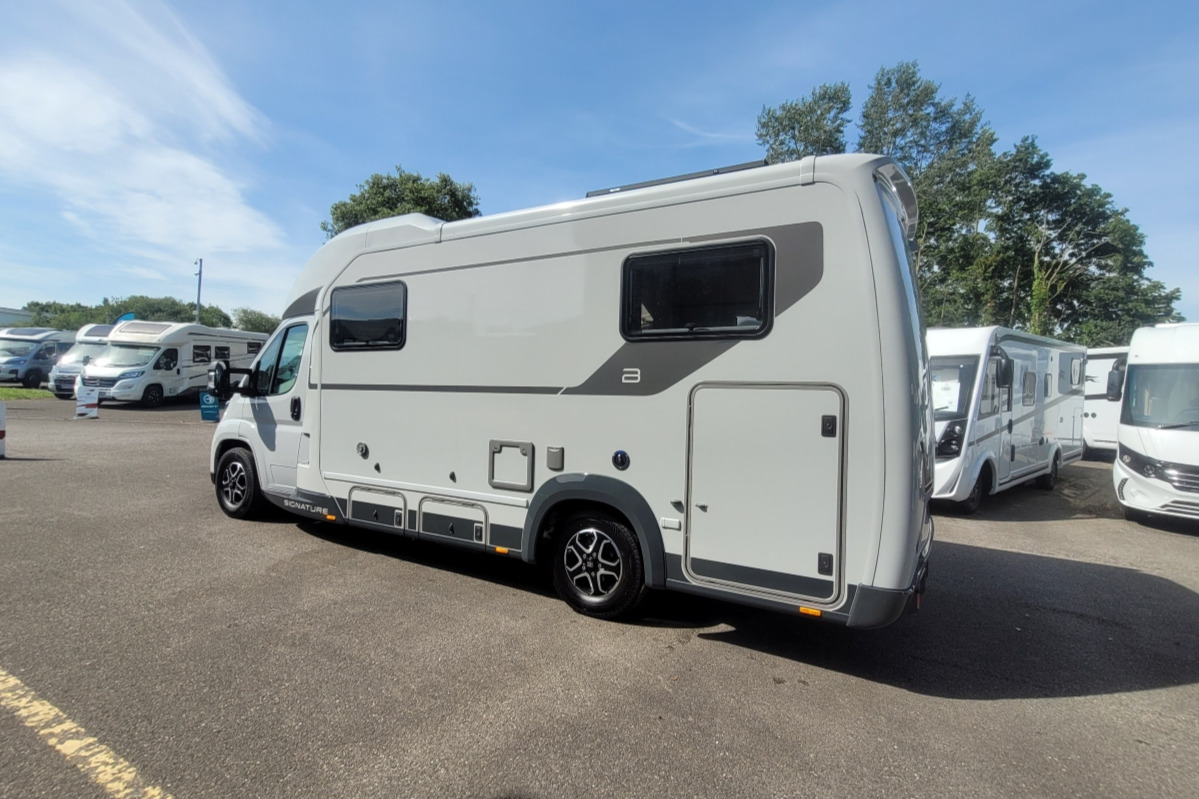 7596B2 06 Burstner SignatureSFT7.1 SMC21380