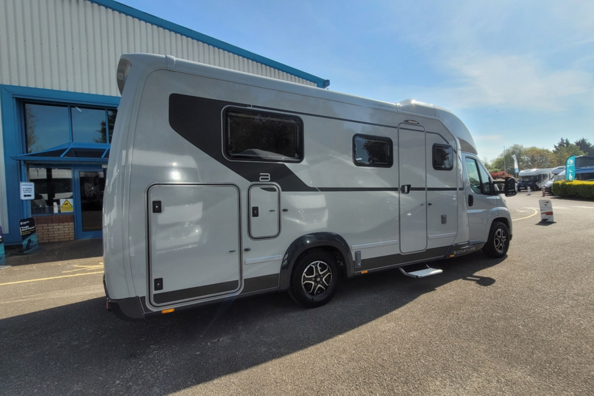 7596DA 04 Burstner SignatureSFT7.5 SMC22938