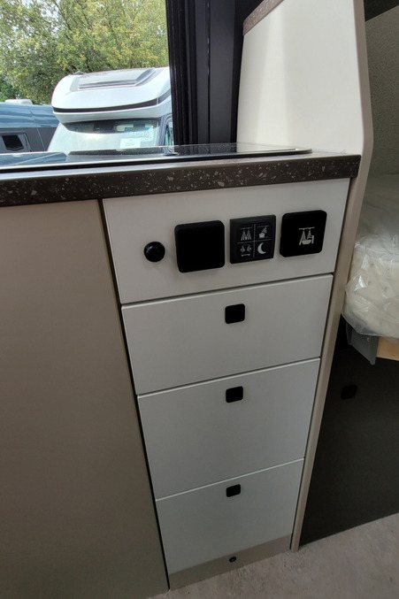 75972A 17 Burstner HabitonHMX6.0 TP871513