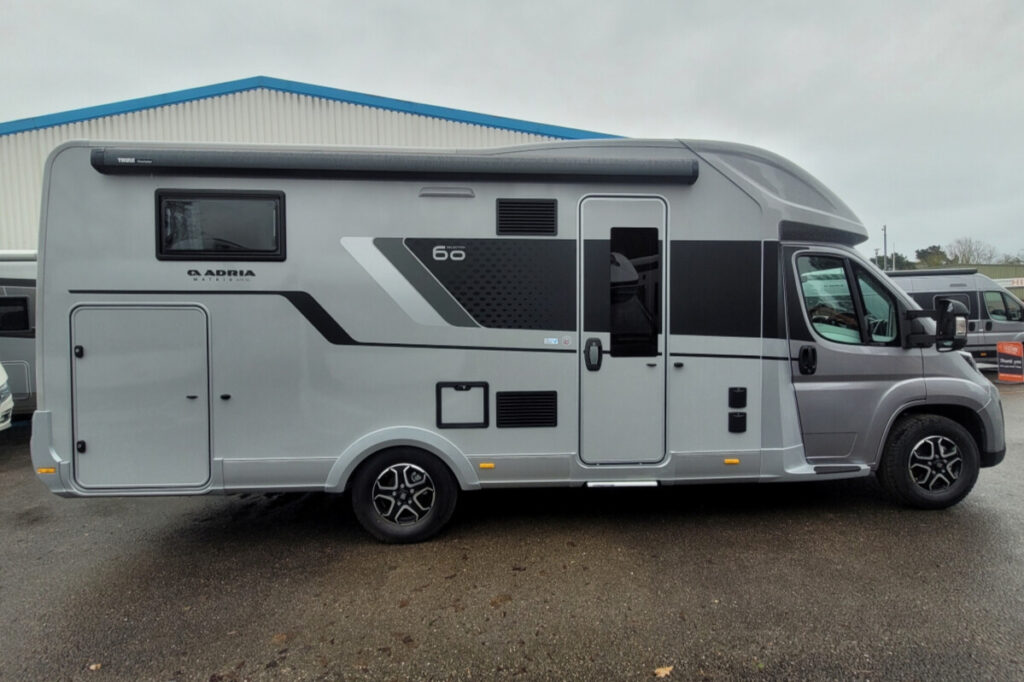 7665F2 03 Adria Matrix670SL60thAnniversary SMC32149