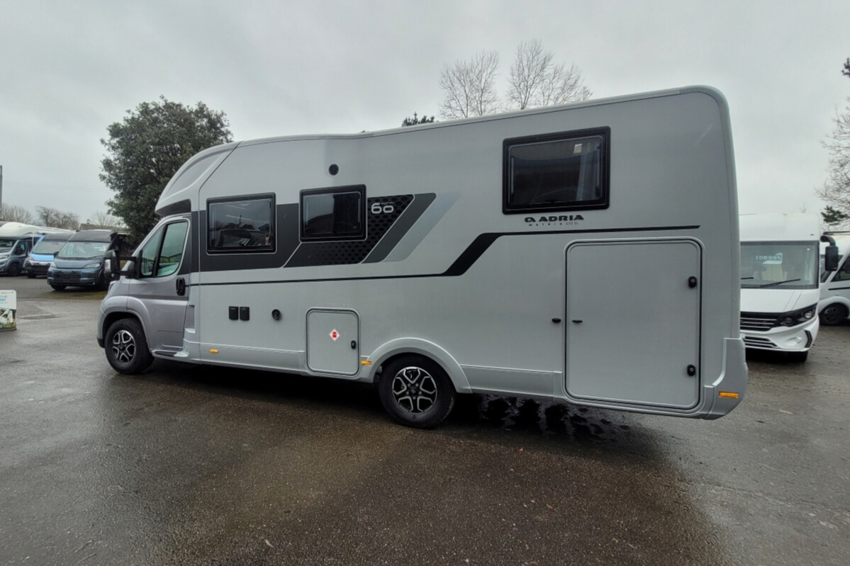 7665F2 06 Adria Matrix670SL60thAnniversary SMC32149