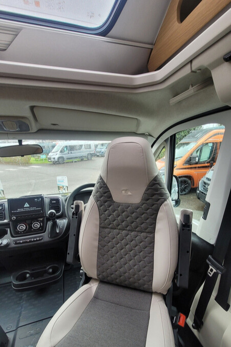 7665F2 09 Adria Matrix670SL60thAnniversary SMC32149