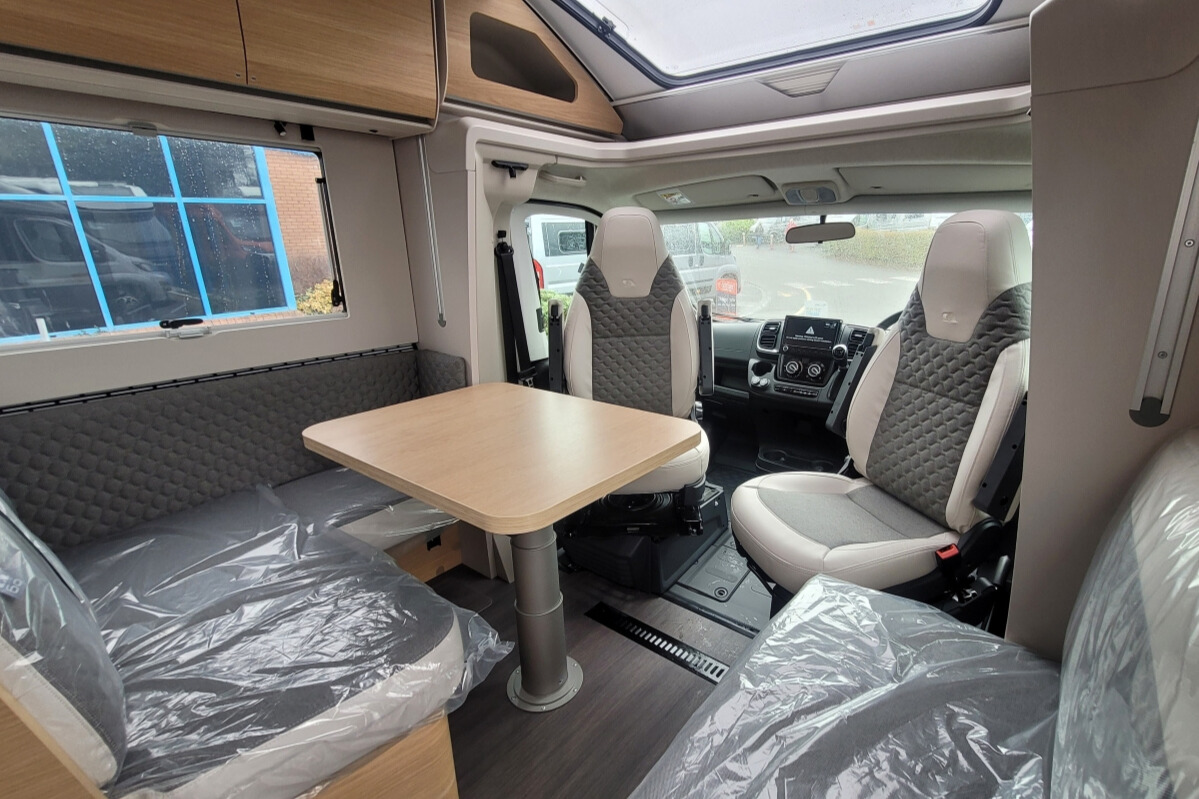 7665F2 14 Adria Matrix670SL60thAnniversary SMC32149