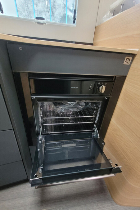 7665F2 21 Adria Matrix670SL60thAnniversary SMC32149