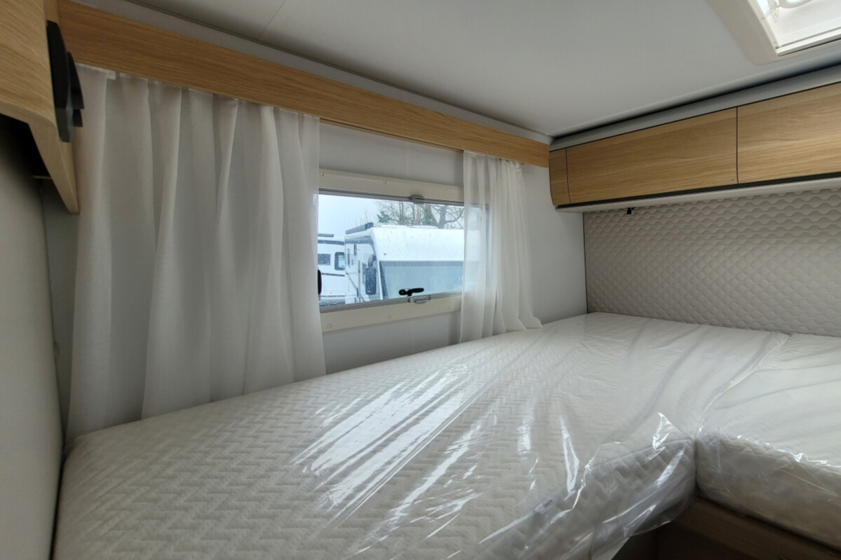 7665F2 27 Adria Matrix670SL60thAnniversary SMC32149