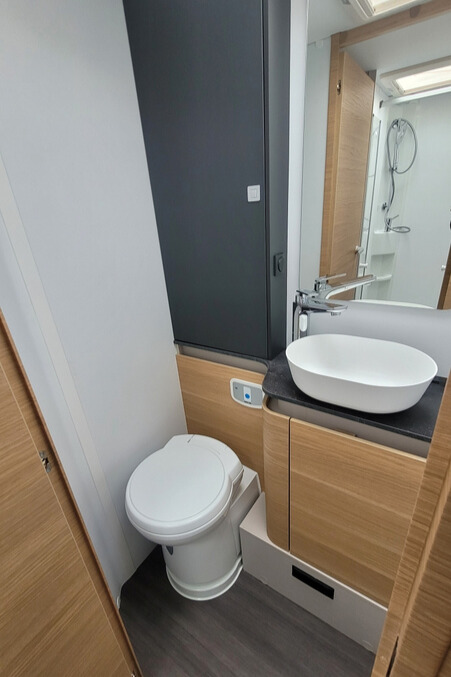 7665F2 31 Adria Matrix670SL60thAnniversary SMC32149